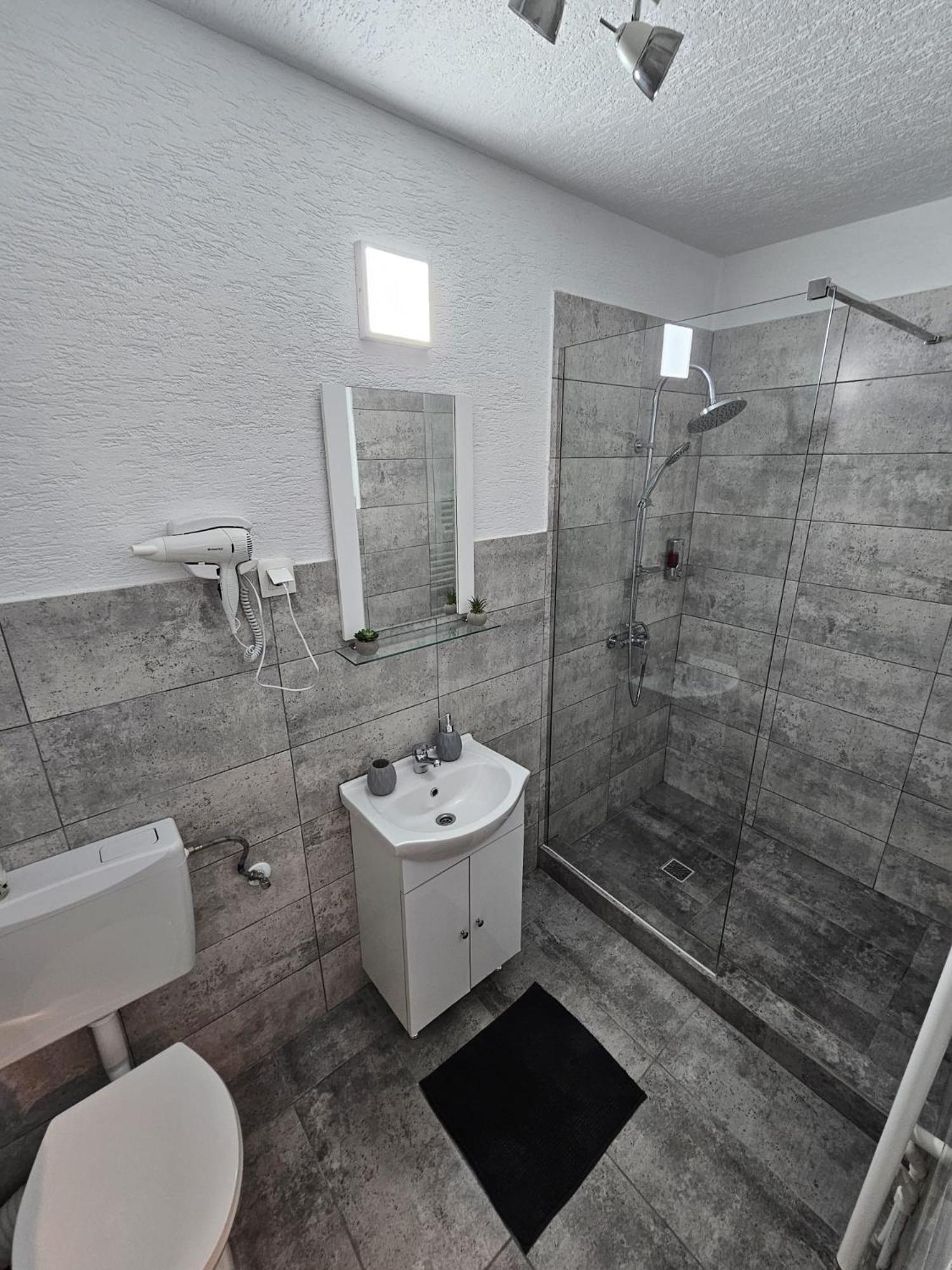 Mona Central Apartment Hunedoara Dış mekan fotoğraf
