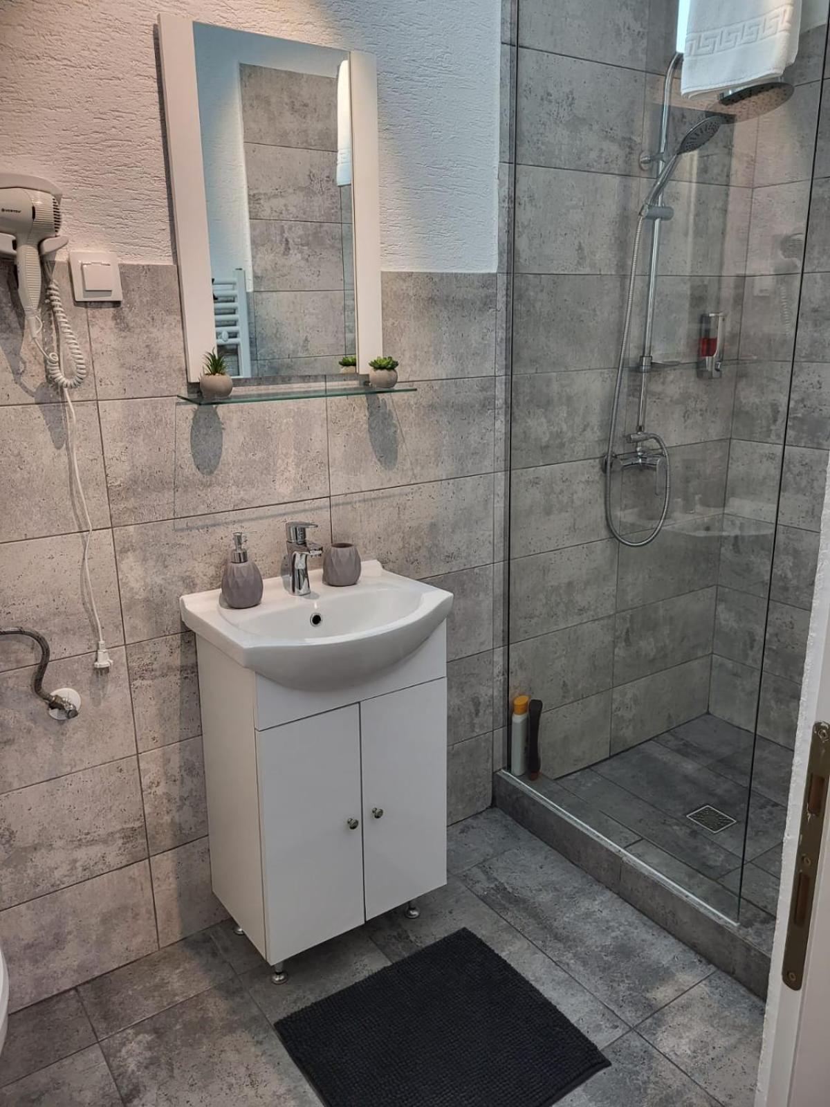 Mona Central Apartment Hunedoara Dış mekan fotoğraf